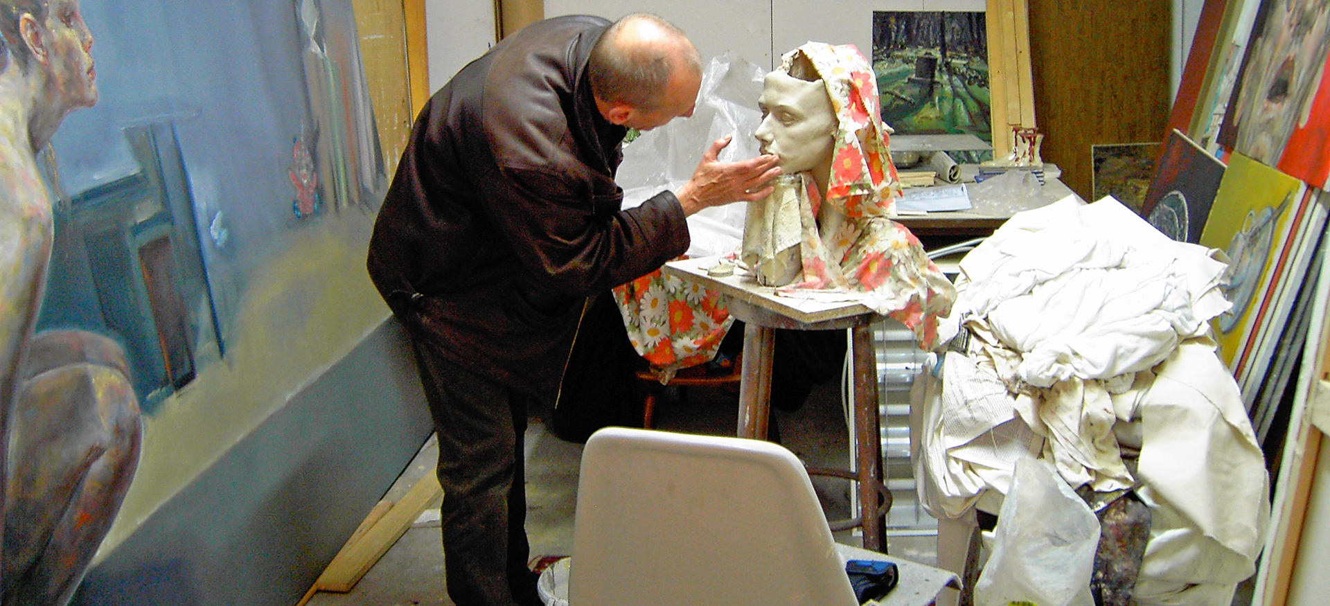 Gunther Roeder dans son Atelier de travail.